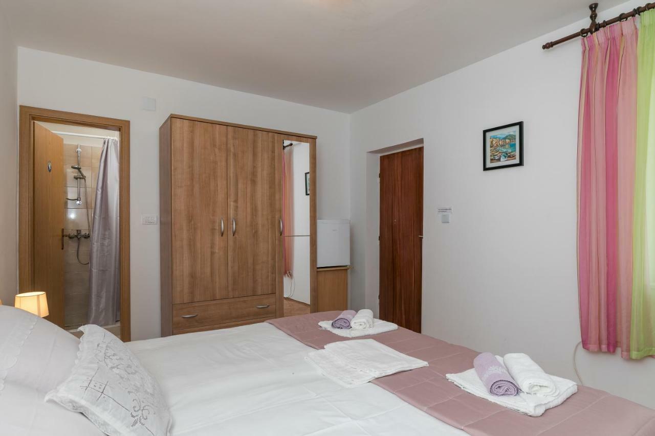 Mini Apartment Petra - Rooms Purple & Green With Kitchen And Garden Dubrovnik Ngoại thất bức ảnh